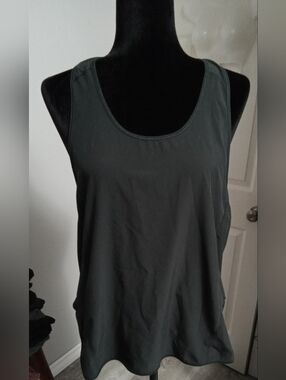 Lululemon Size 10* Black Racerback With Snaps To Hold Straps In Place